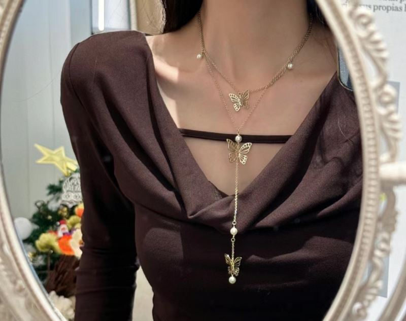 chr1st1an D10r necklaces